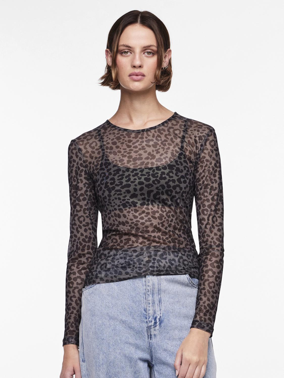 model_shot-front