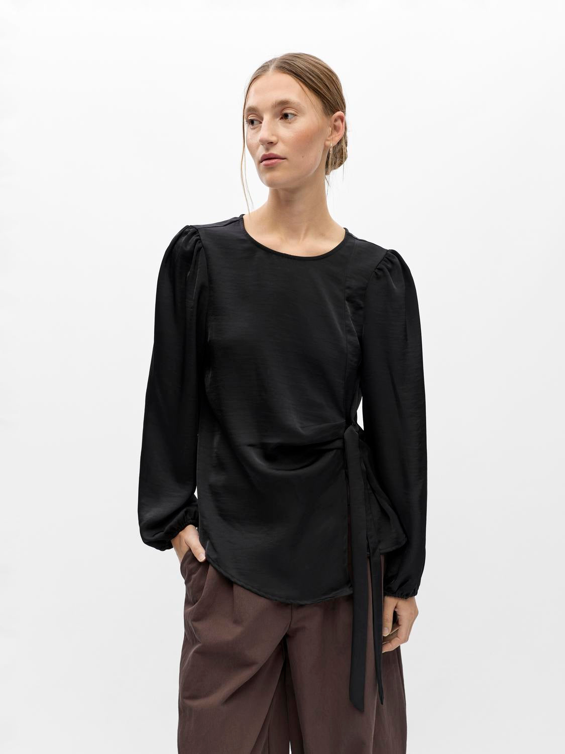 model_shot-front