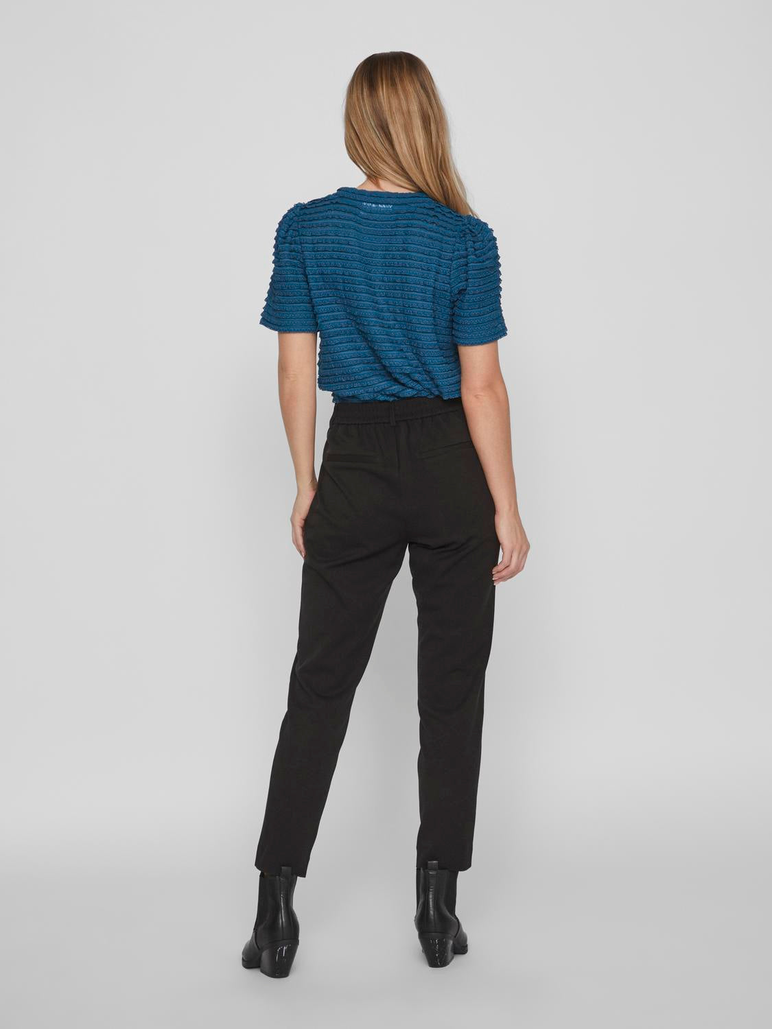 model_shot-back