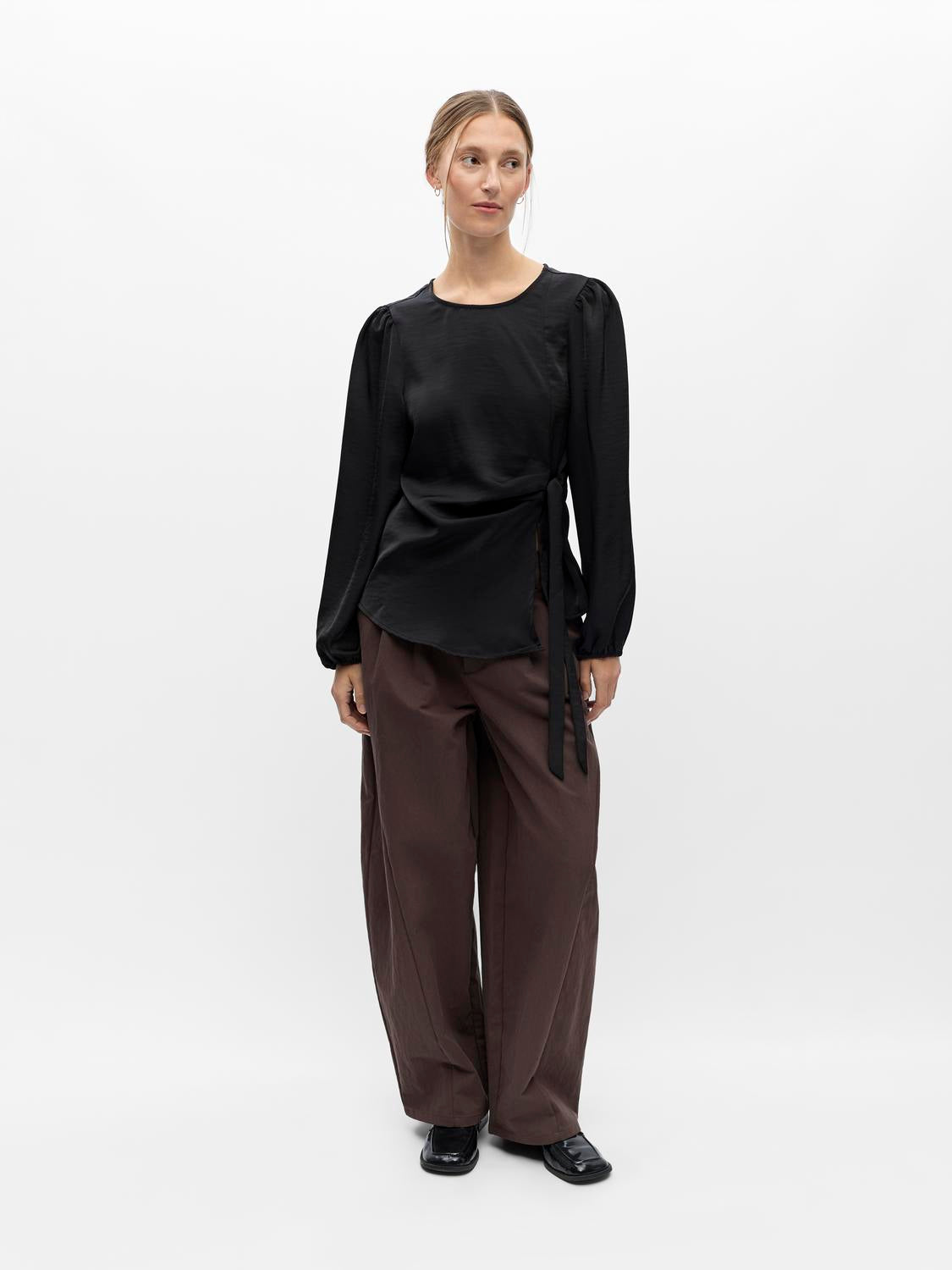 model_shot-front_full
