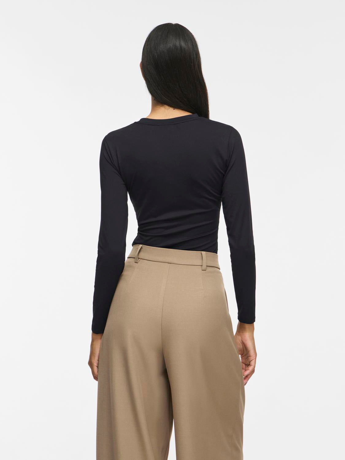 model_shot-back