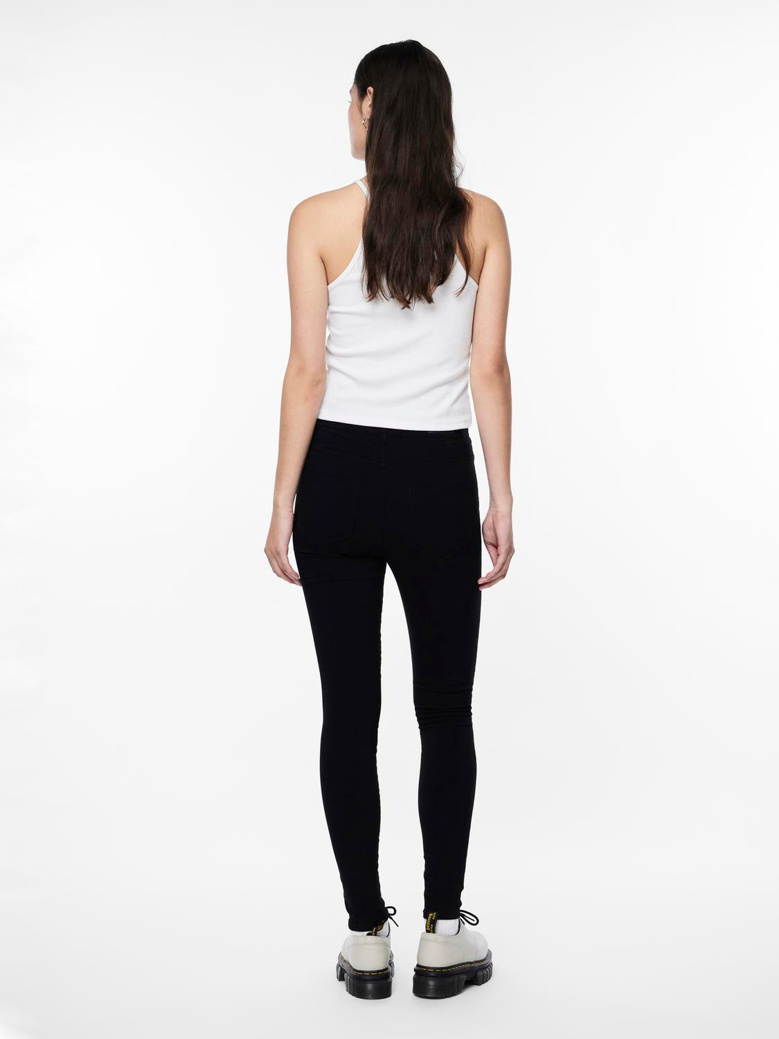 model_shot-back