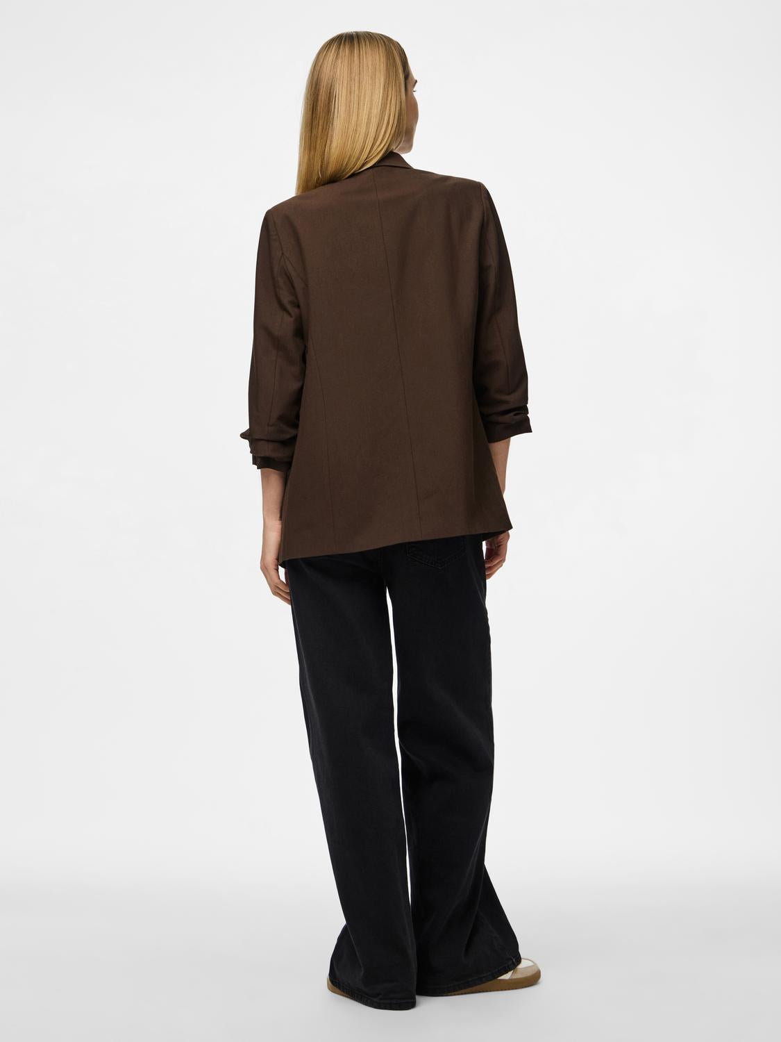 model_shot-back