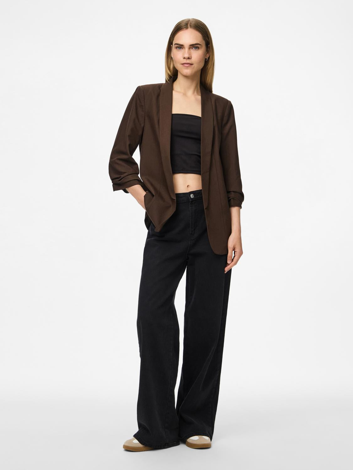 model_shot-front_full