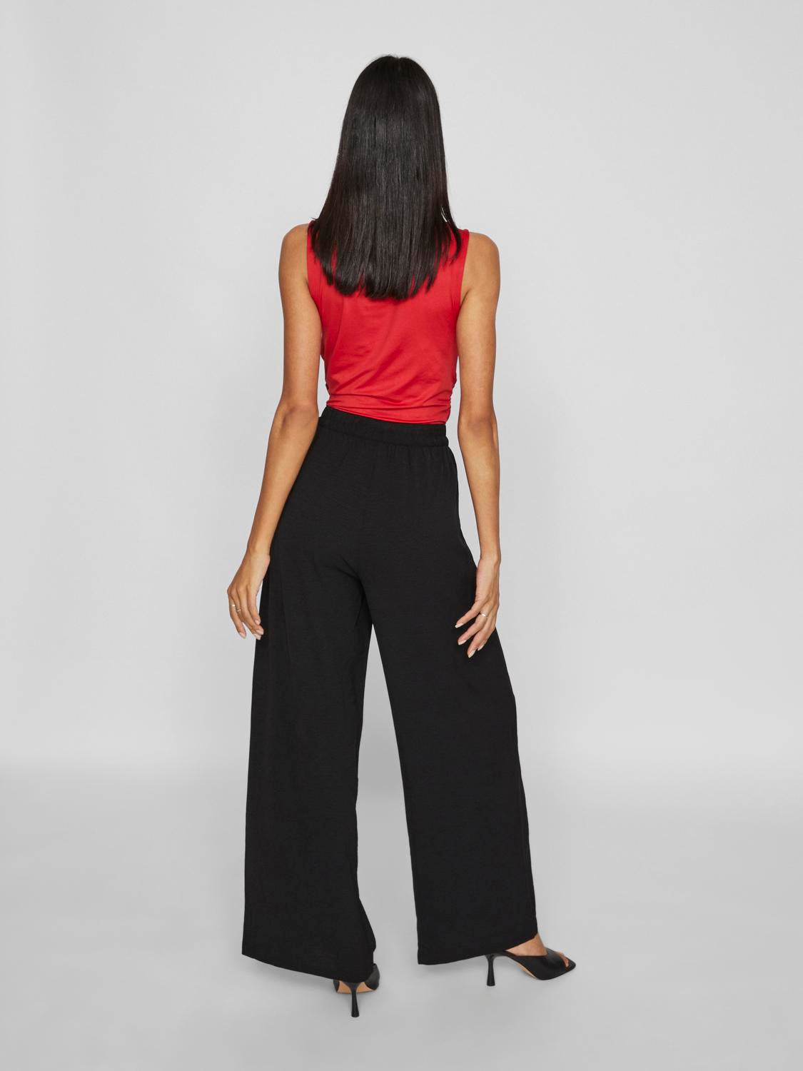 model_shot-back