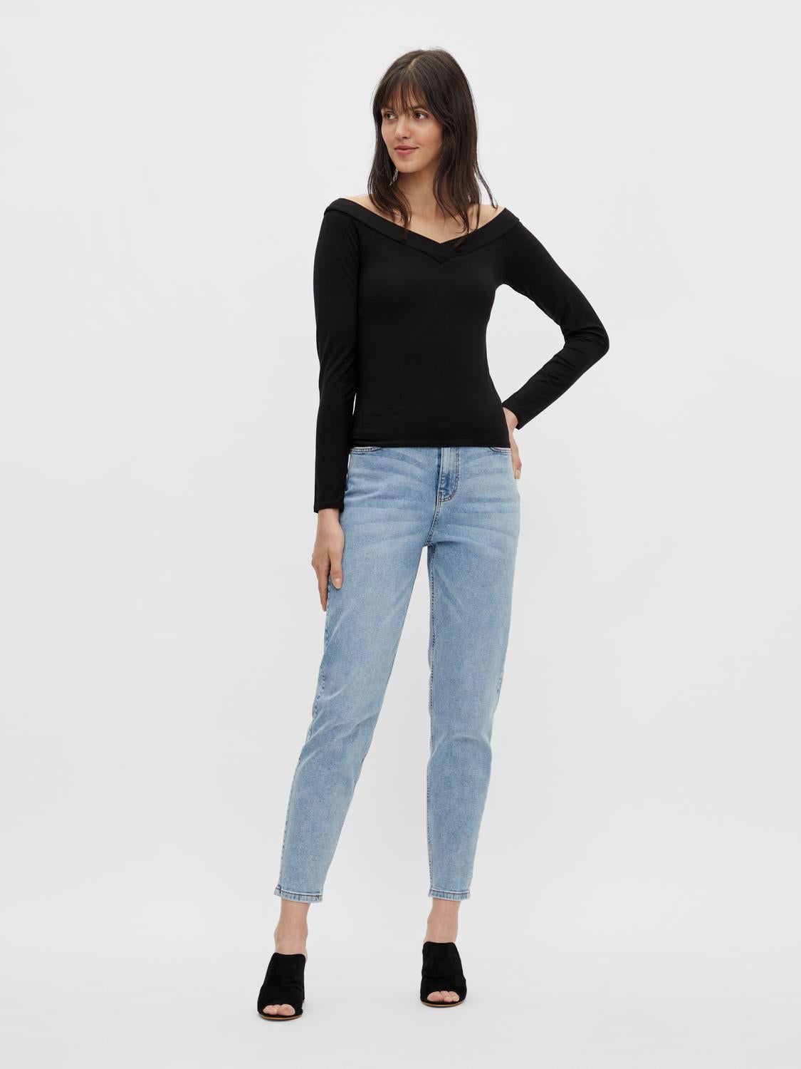 model_shot-front_full
