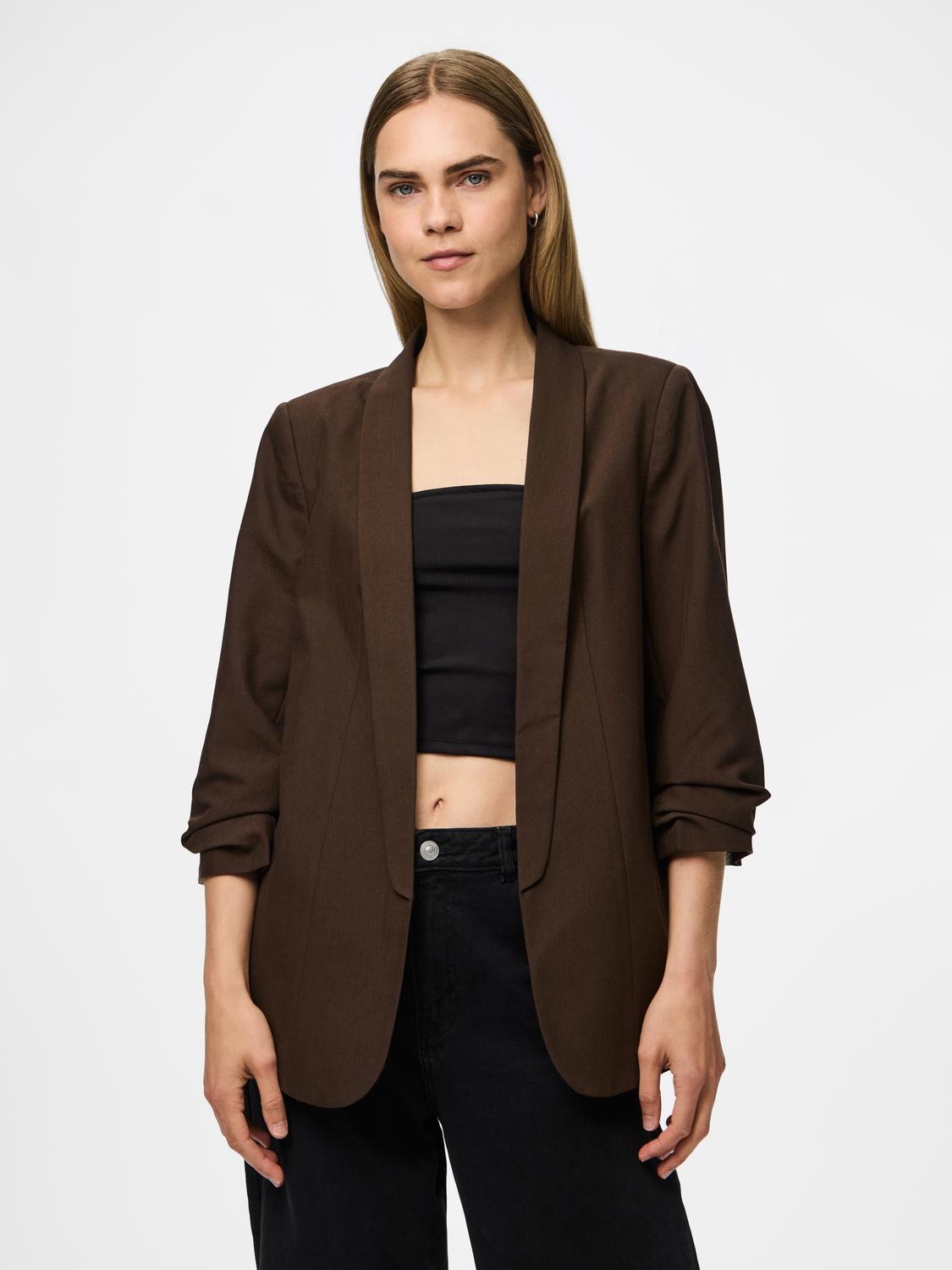 model_shot-front